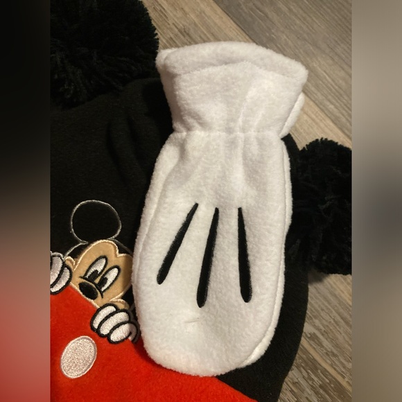 Mickey Mouse Beanie and mittens Toddler set - Picture 3 of 5
